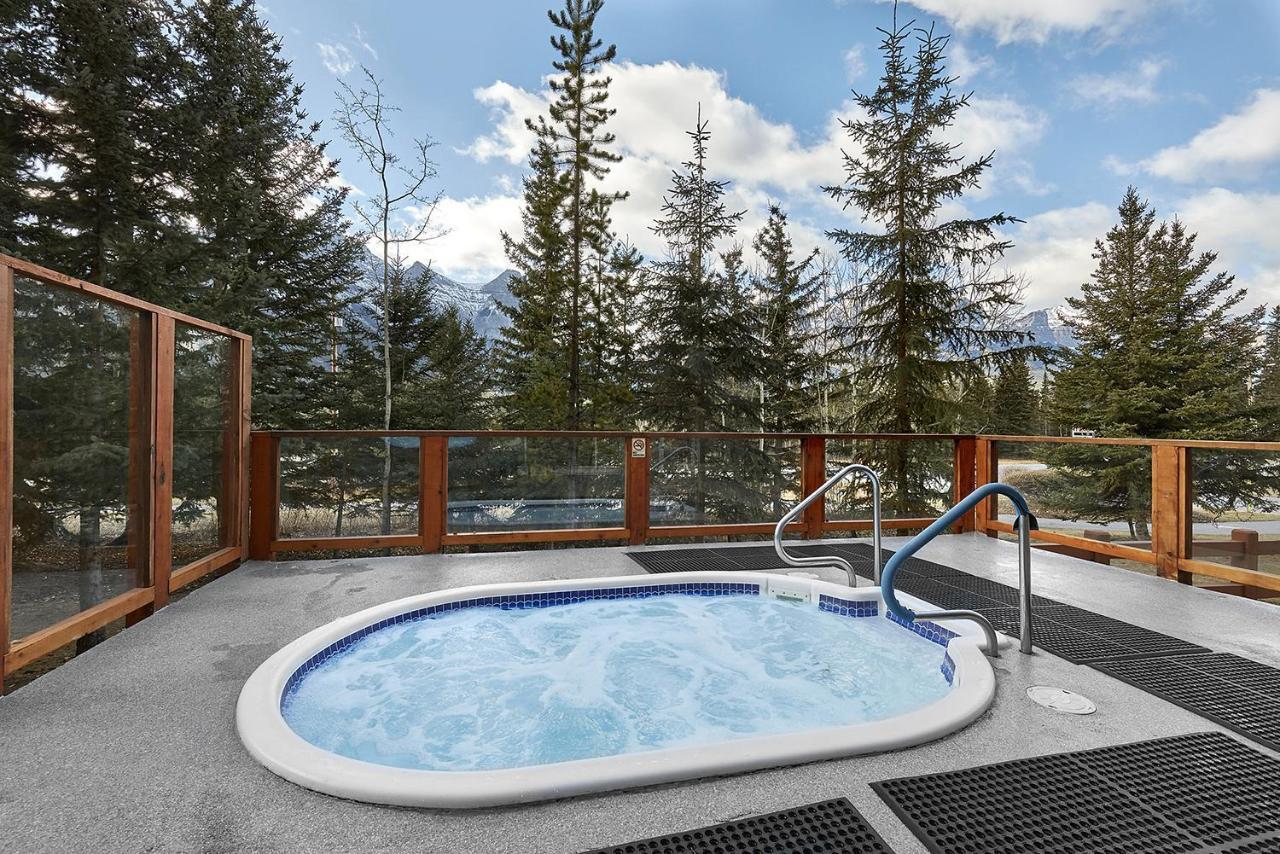 Villa Mountain View Escape With Open Hot Tub, Views!! Canmore Exterior foto
