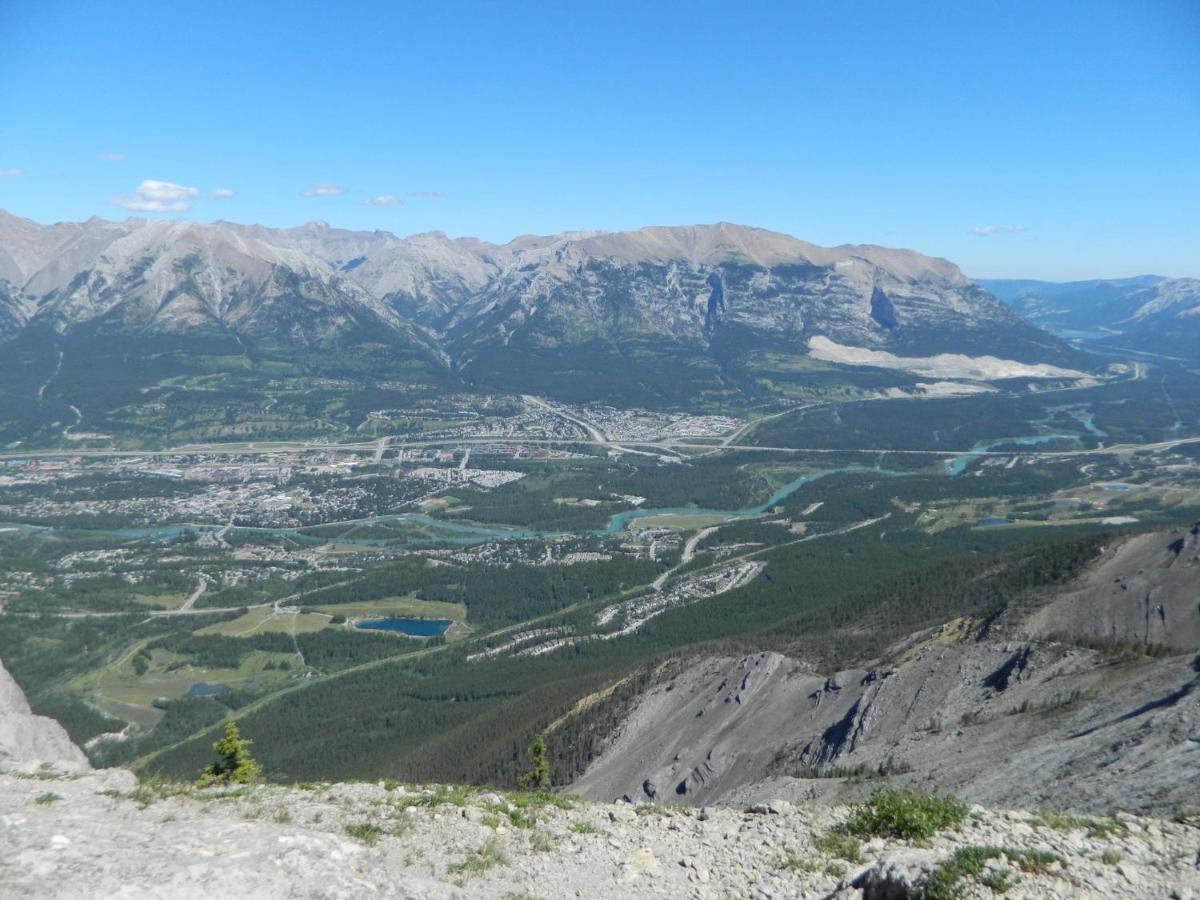 Villa Mountain View Escape With Open Hot Tub, Views!! Canmore Exterior foto